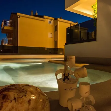 דירה Luxury Royal M With Pool I טרוגיר
