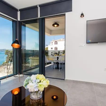 Luxury Royal M With Pool I דירה טרוגיר
