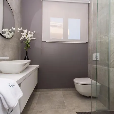 Luxury Royal M With Pool I דירה טרוגיר