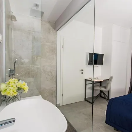 Luxury Royal M With Pool I טרוגיר