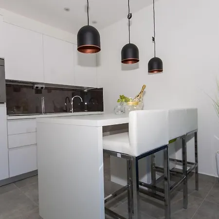 Luxury Royal M With Pool I טרוגיר