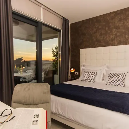 Luxury Royal M With Pool I דירה טרוגיר